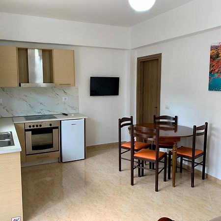 Maxus Apts Sarandë Esterno foto
