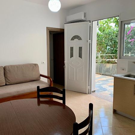 Maxus Apts Sarandë Esterno foto