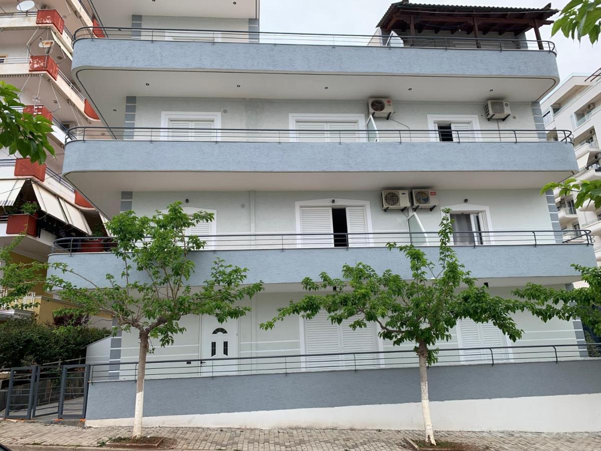 Maxus Apts Sarandë Esterno foto