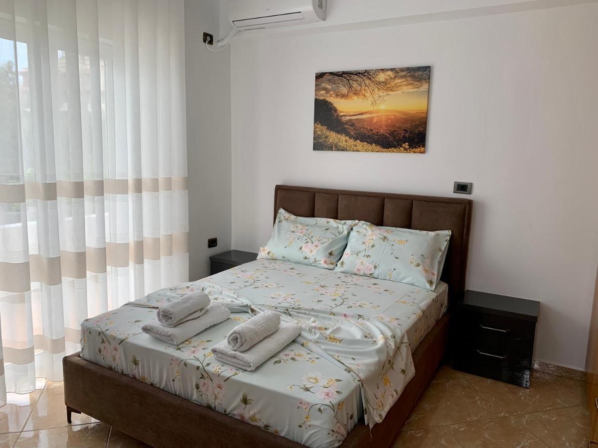 Maxus Apts Sarandë Esterno foto
