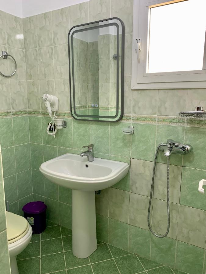 Maxus Apts Sarandë Esterno foto