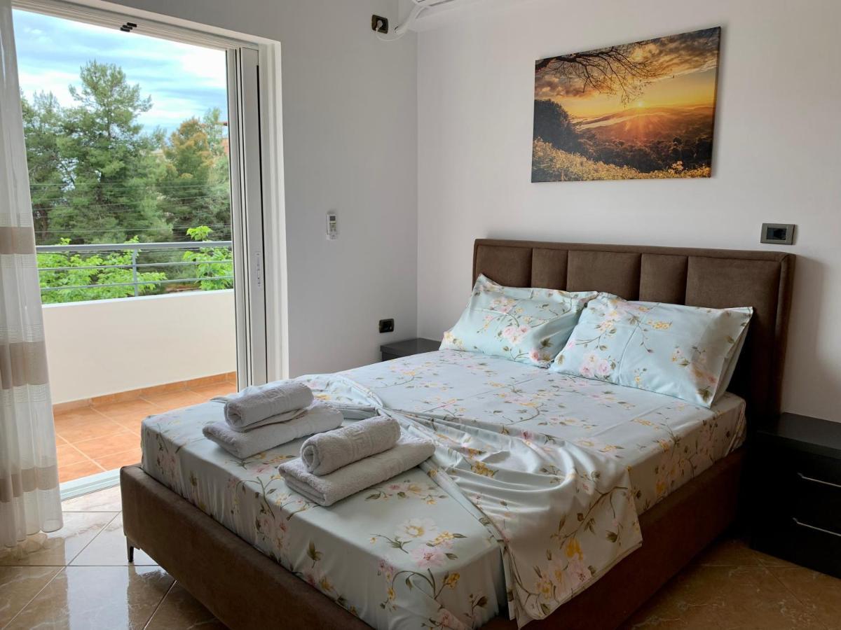 Maxus Apts Sarandë Esterno foto