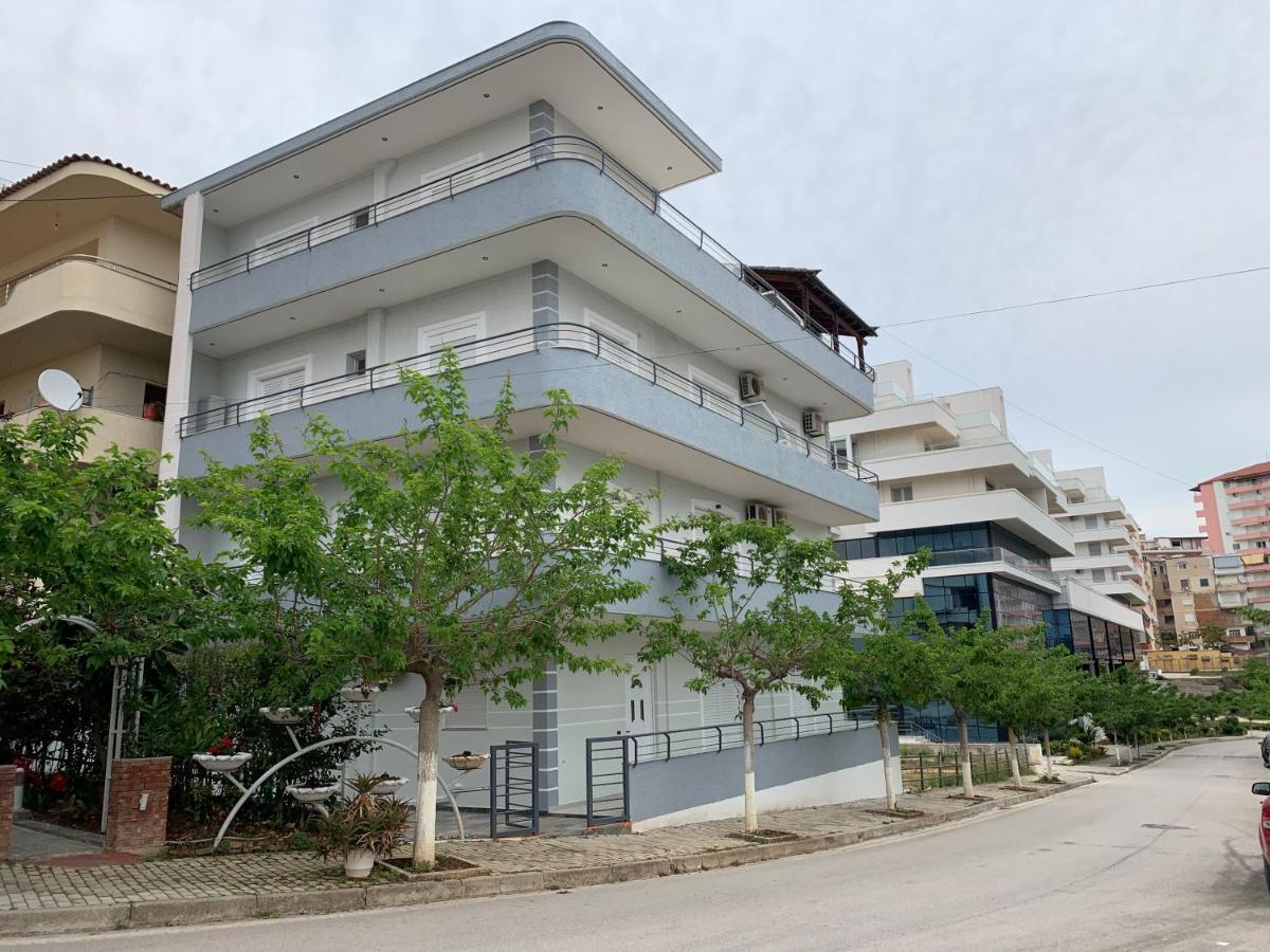 Maxus Apts Sarandë Esterno foto