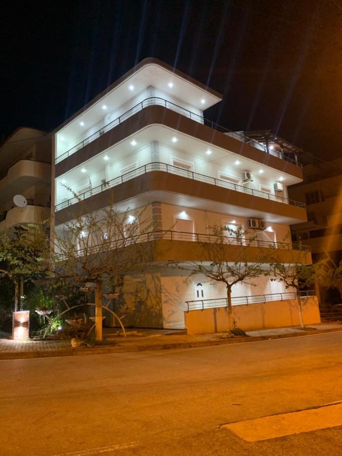 Maxus Apts Sarandë Esterno foto