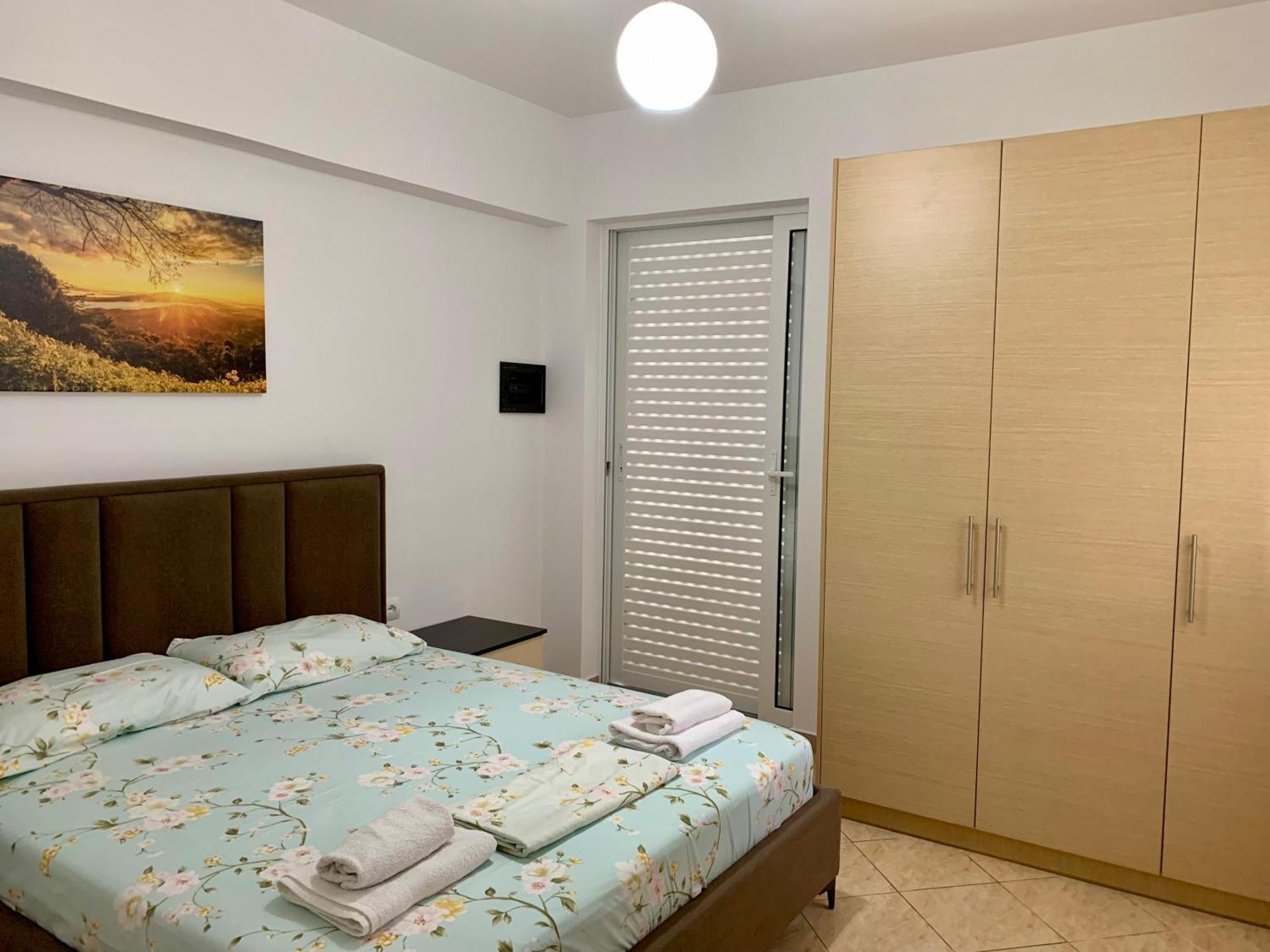 Maxus Apts Sarandë Esterno foto