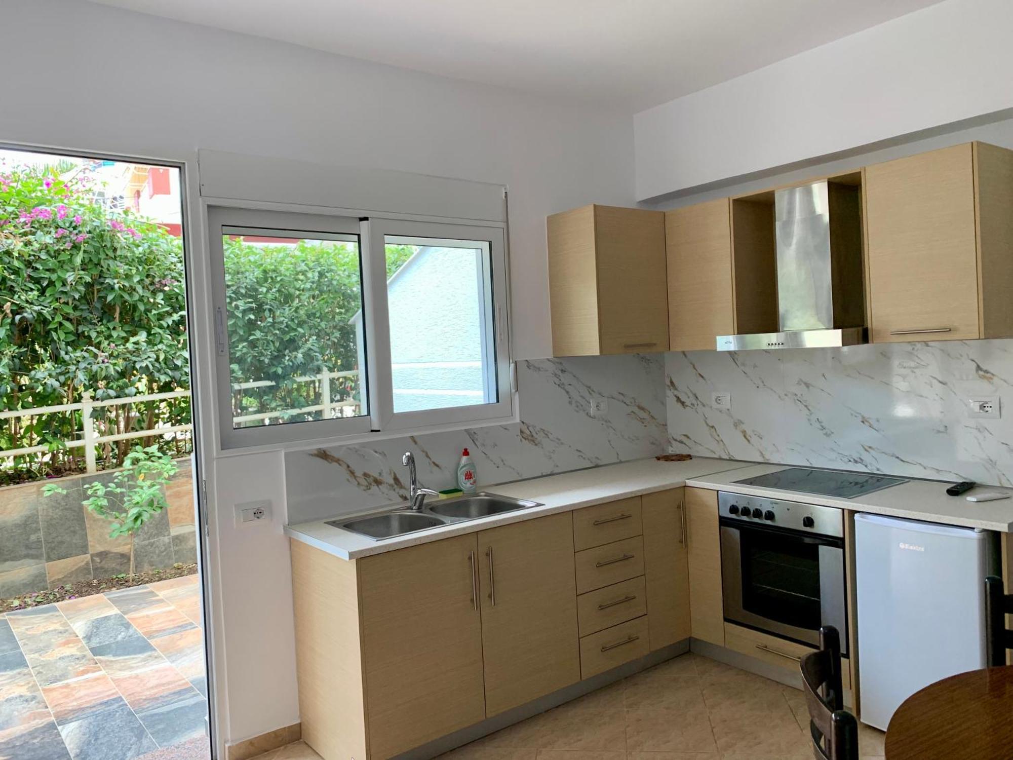 Maxus Apts Sarandë Esterno foto