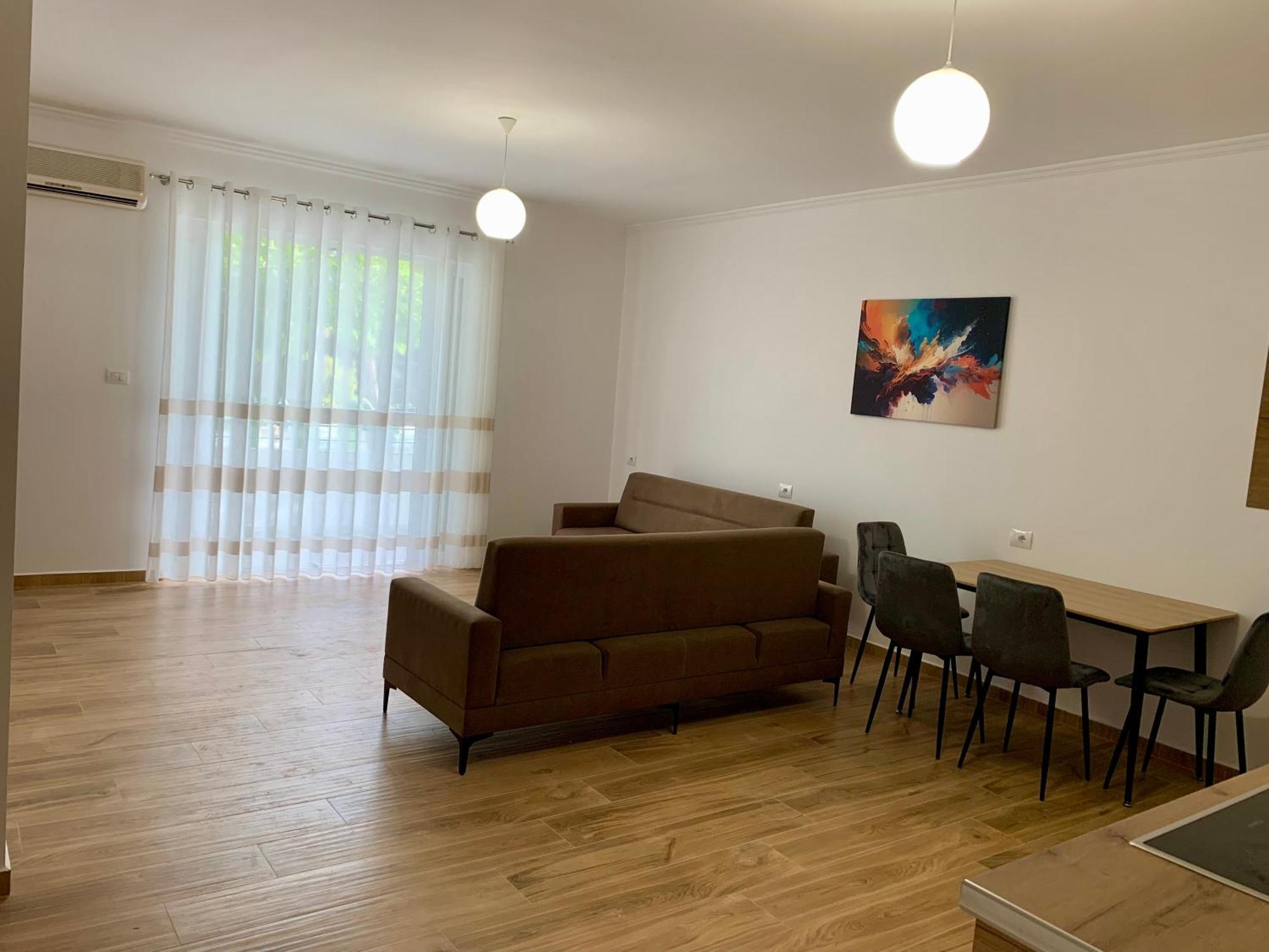 Maxus Apts Sarandë Esterno foto