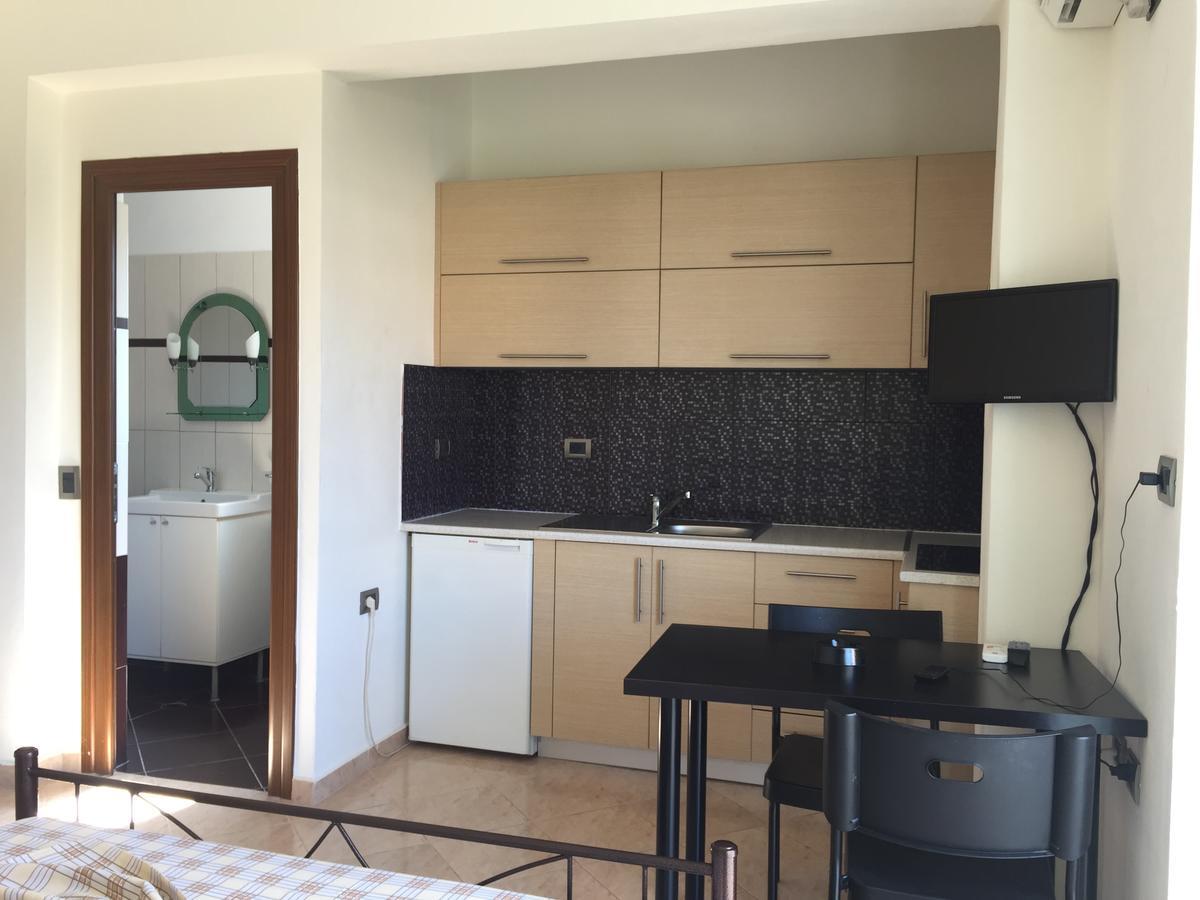 Maxus Apts Sarandë Esterno foto