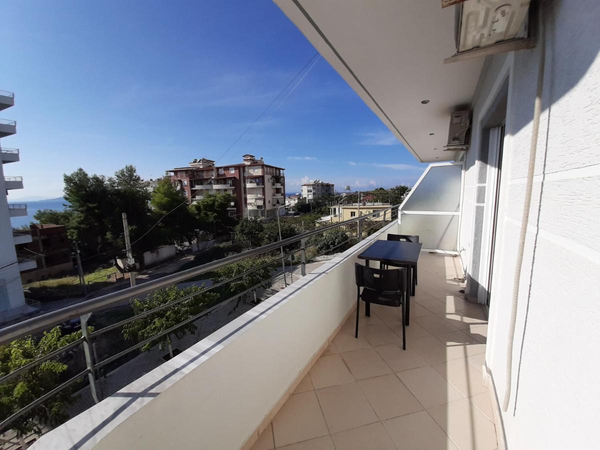 Maxus Apts Sarandë Esterno foto