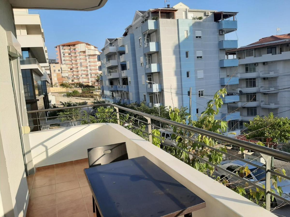 Maxus Apts Sarandë Esterno foto
