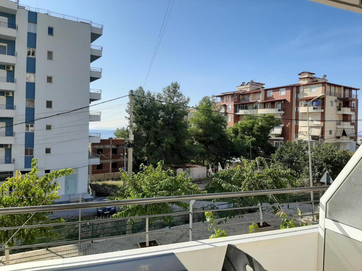 Maxus Apts Sarandë Esterno foto